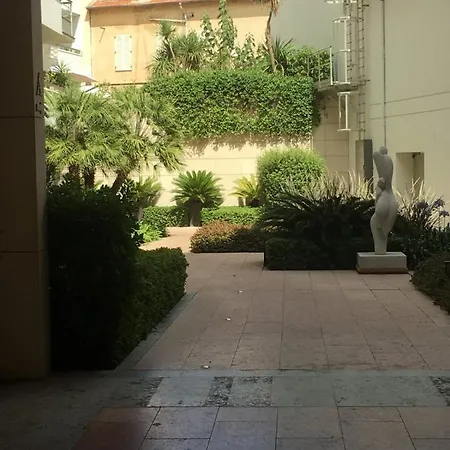 Modern Studio With Terrace Near The Downtown Αντίμπ